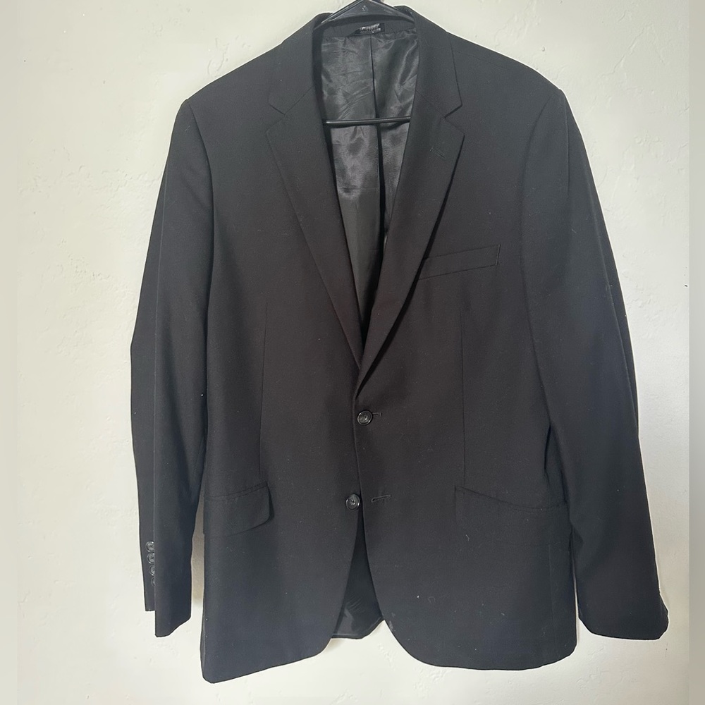 Men’s black suit jacket